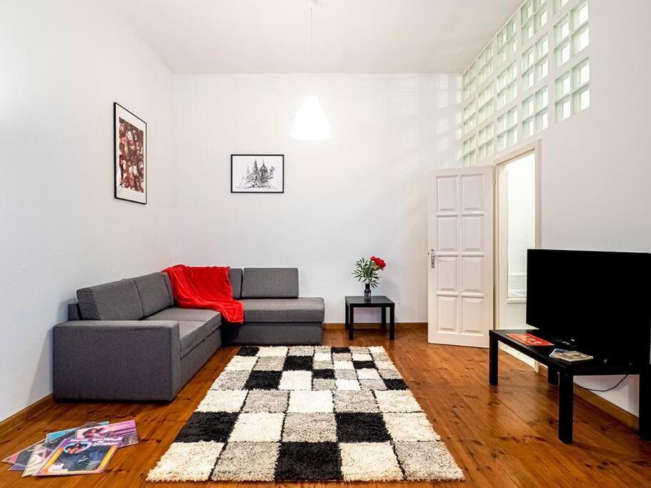 Lazar - Basilica Downtown Apartment *